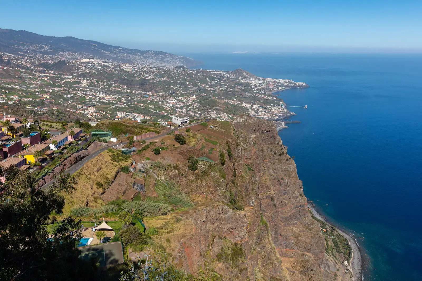 Blick von Cabo Girão an der Südküste entlang, 580 Meter über dem Atlantik